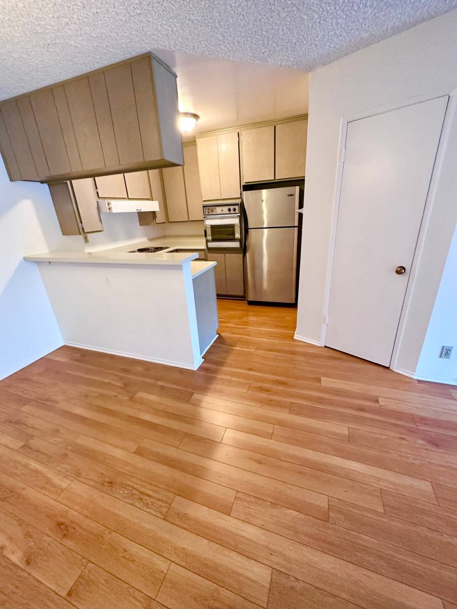 Apartment for rent at 440 N Hayworth Ave #202, Los Angeles, CA 90048