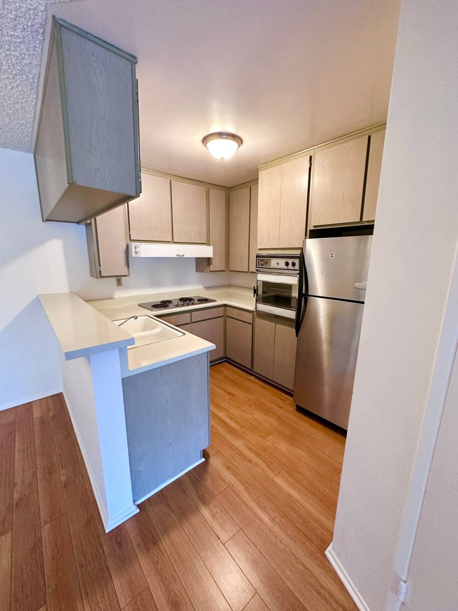 Apartment for rent at 440 N Hayworth Ave #202, Los Angeles, CA 90048