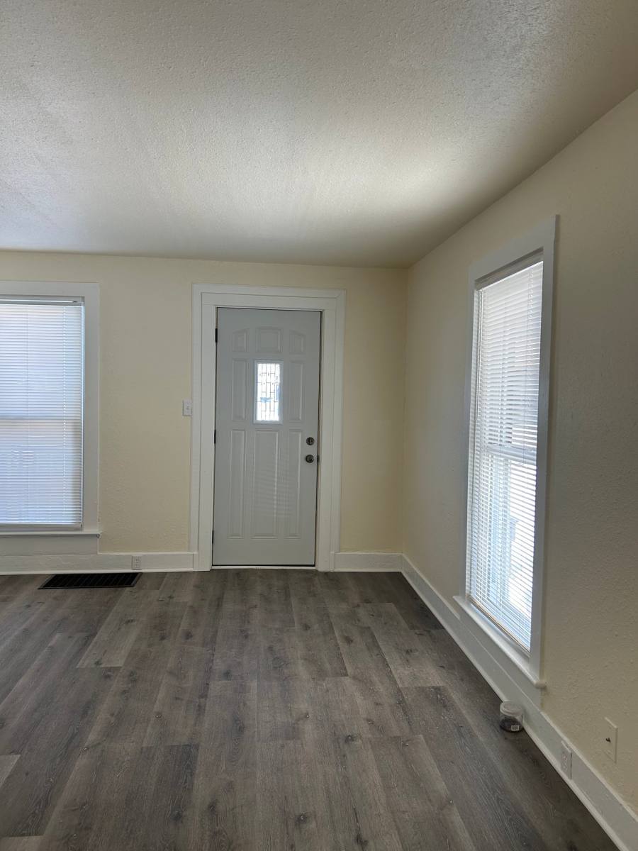 House for rent at 815 11th St, Racine, WI 53403