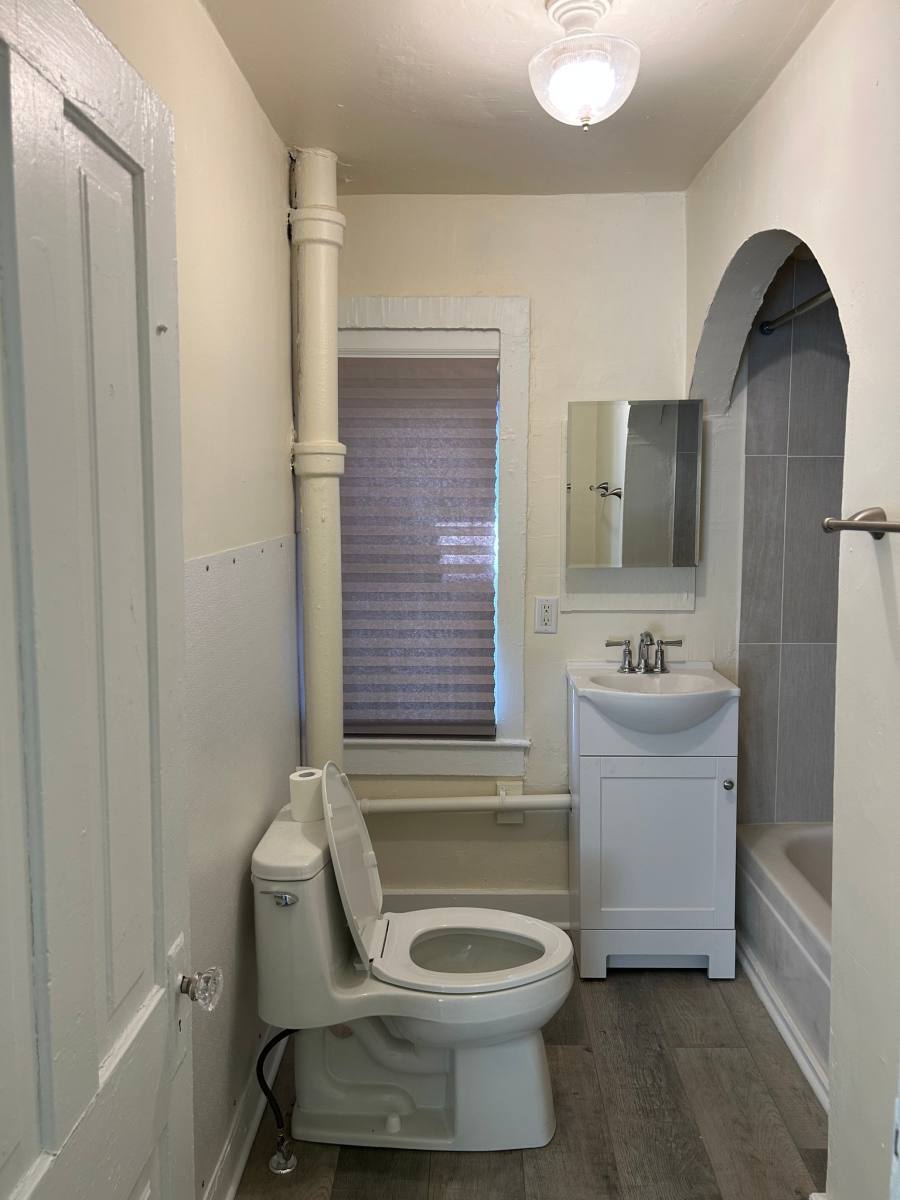 House for rent at 815 11th St, Racine, WI 53403