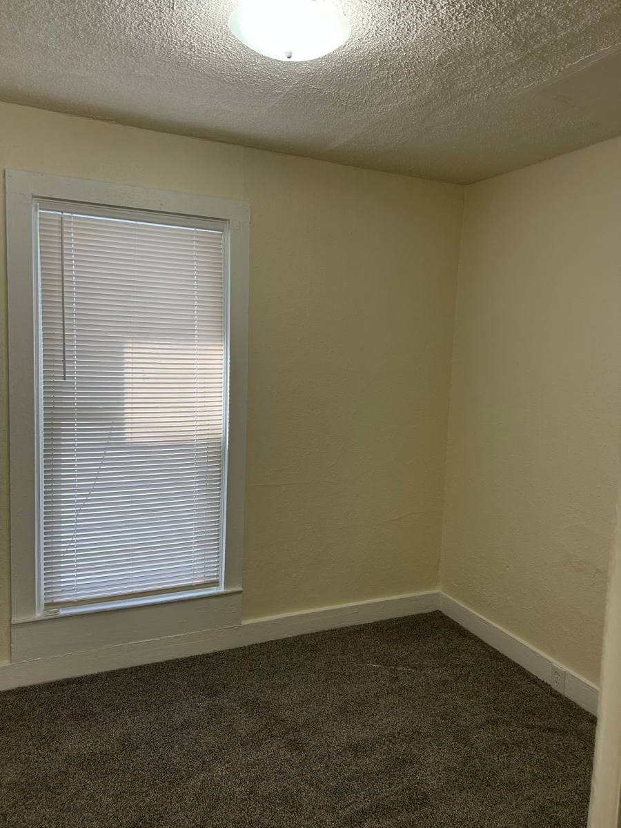 House for rent at 815 11th St, Racine, WI 53403