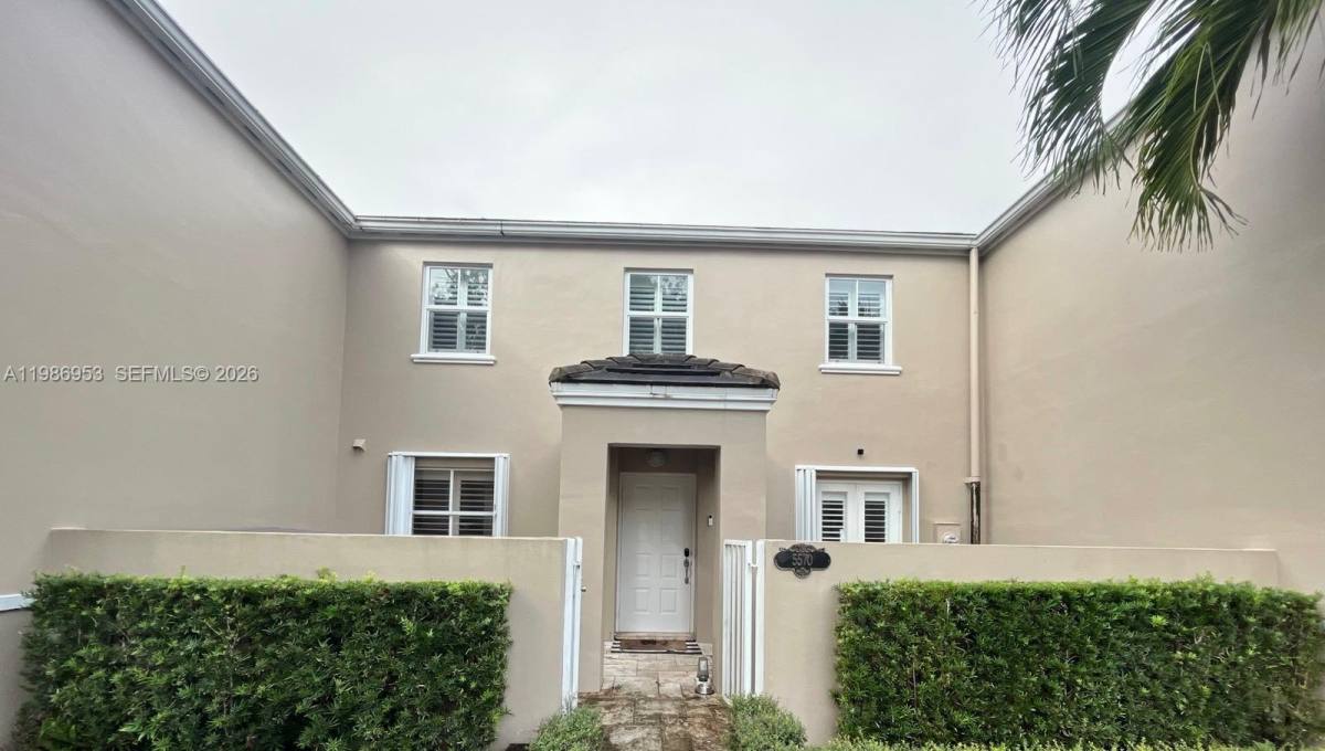 Townhouse for rent at 5570 SW 70th Place S, Miami, FL 33155