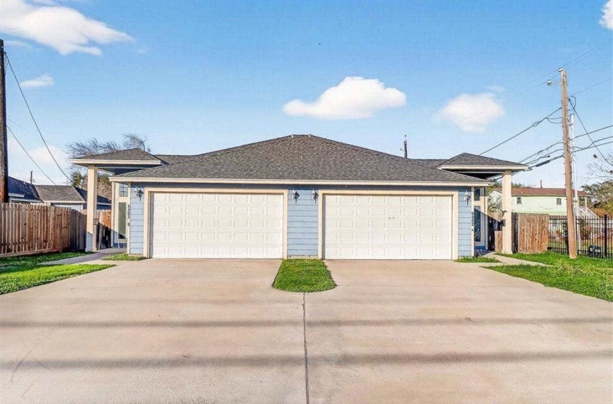 Apartment for rent at 6402 Williams Dr #A, Corpus Christi, TX 78412