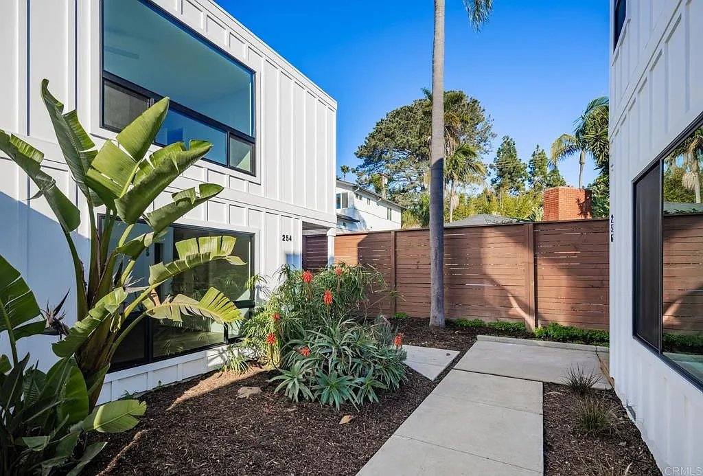Townhouse for rent at 256 Hillcrest Dr, Encinitas, CA 92024