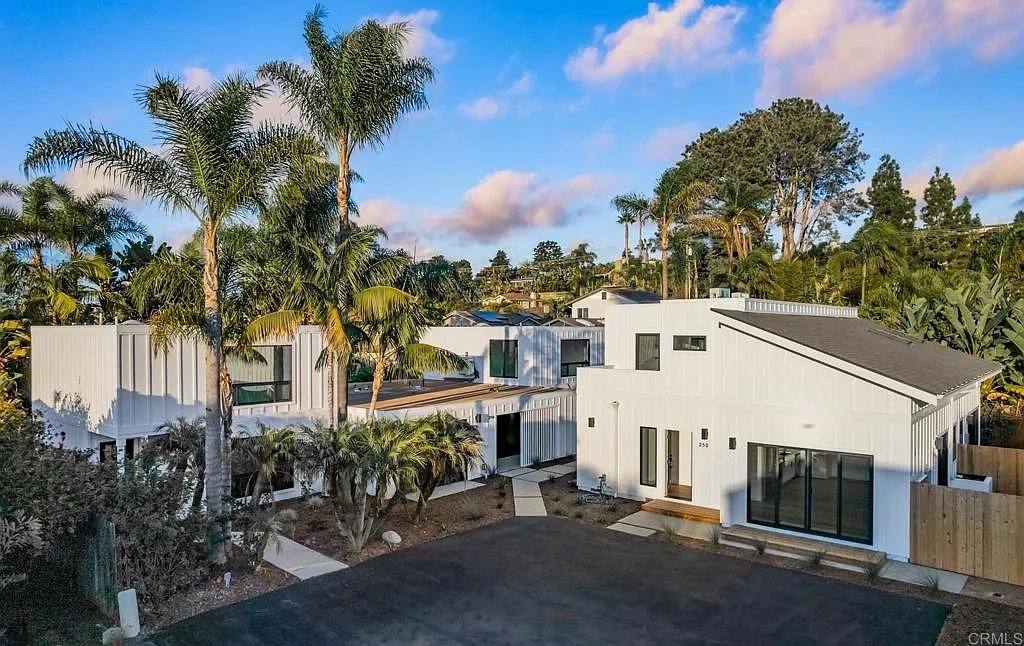 Townhouse for rent at 256 Hillcrest Dr, Encinitas, CA 92024