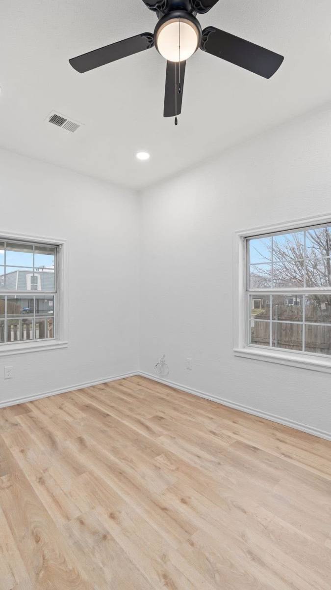 House for rent at 1032 E Tucker St, Fort Worth, TX 76104