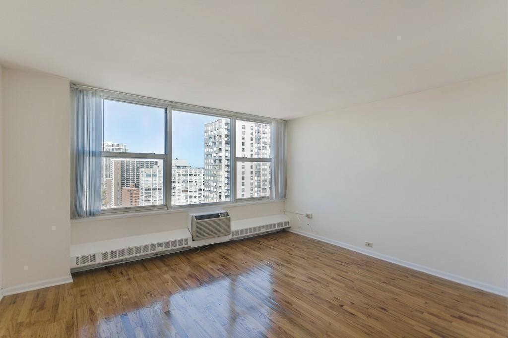 Apartment for rent at 5650 N Sheridan Rd #10C, Chicago, IL 60660