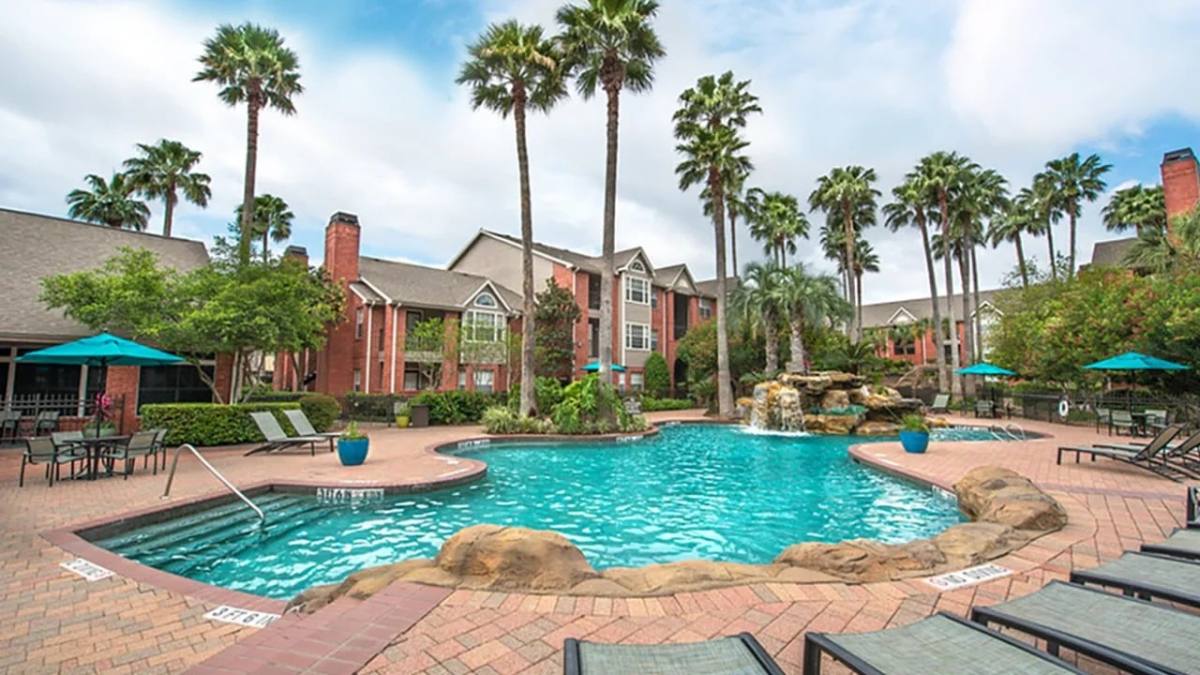 Apartment for rent at 2100 Bering Dr, Houston, TX 77057