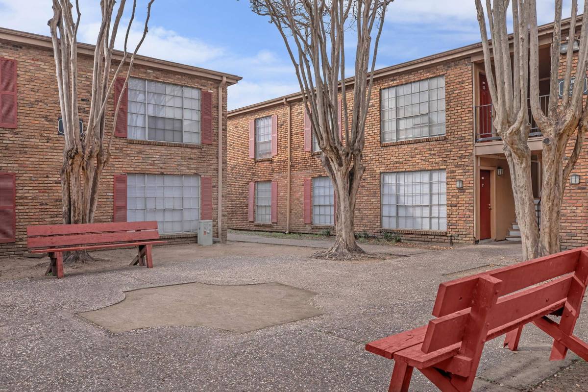 Apartment for rent at 6330 Windswept Lane, Houston, TX 77057