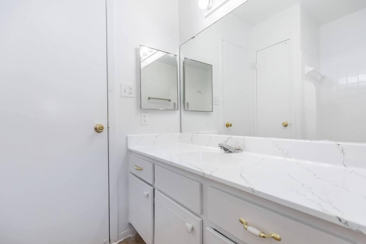 Apartment for rent at 6330 Windswept Lane, Houston, TX 77057