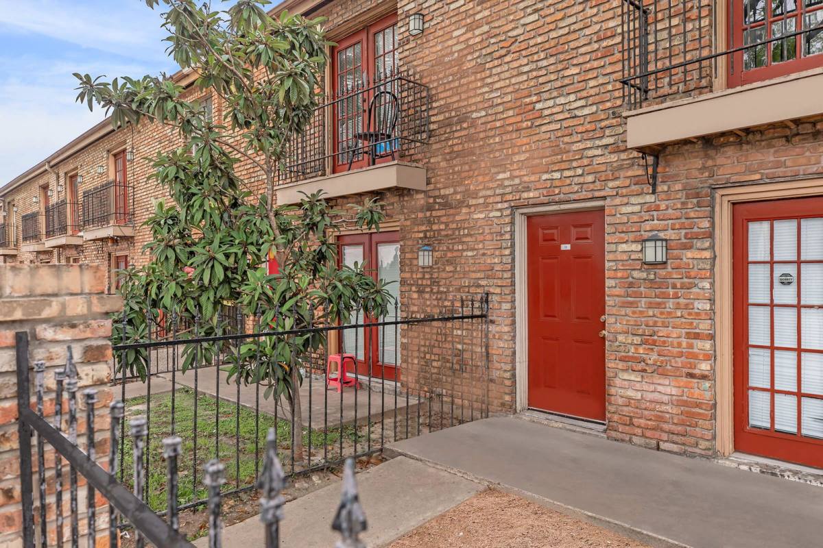 Apartment for rent at 6330 Windswept Lane, Houston, TX 77057