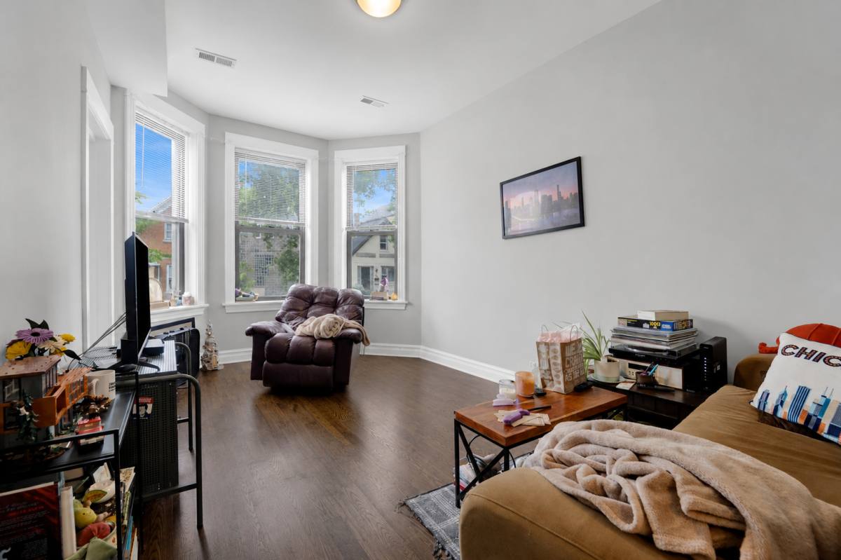 Apartment for rent at 2341 W Charleston St #2F, Chicago, IL 60647