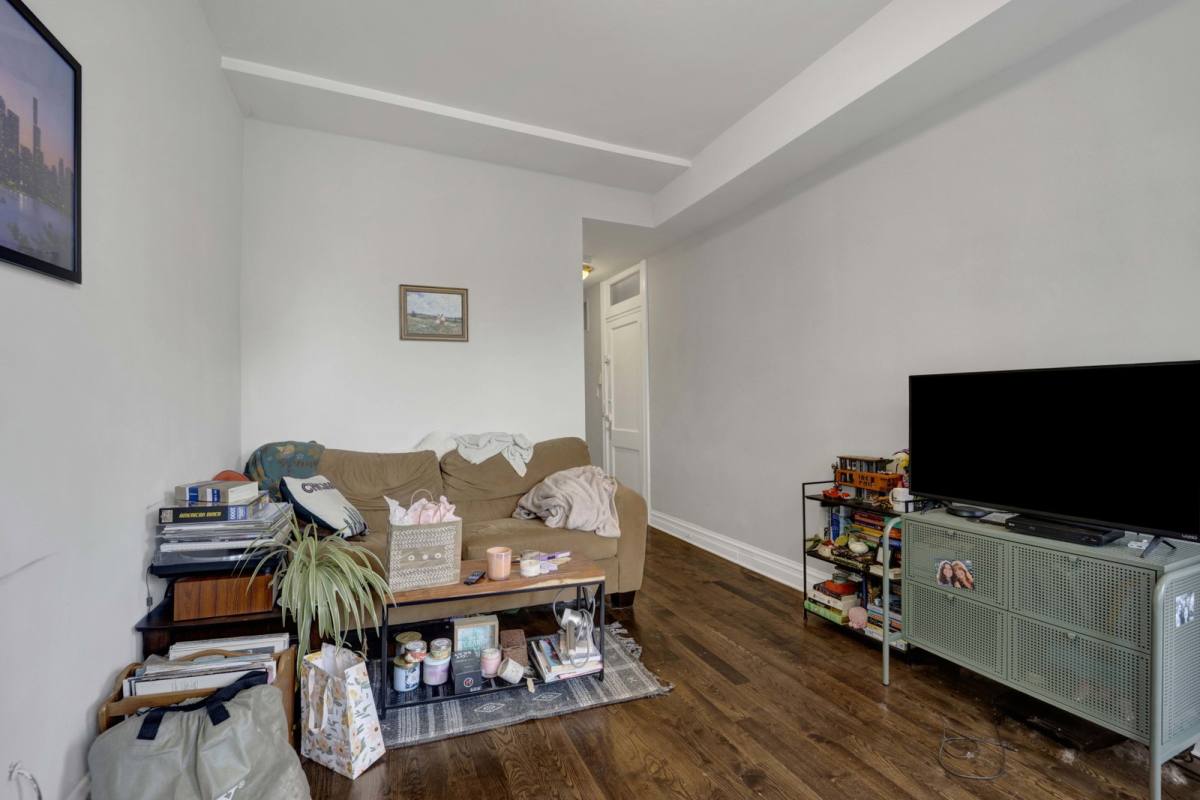 Apartment for rent at 2341 W Charleston St #2F, Chicago, IL 60647