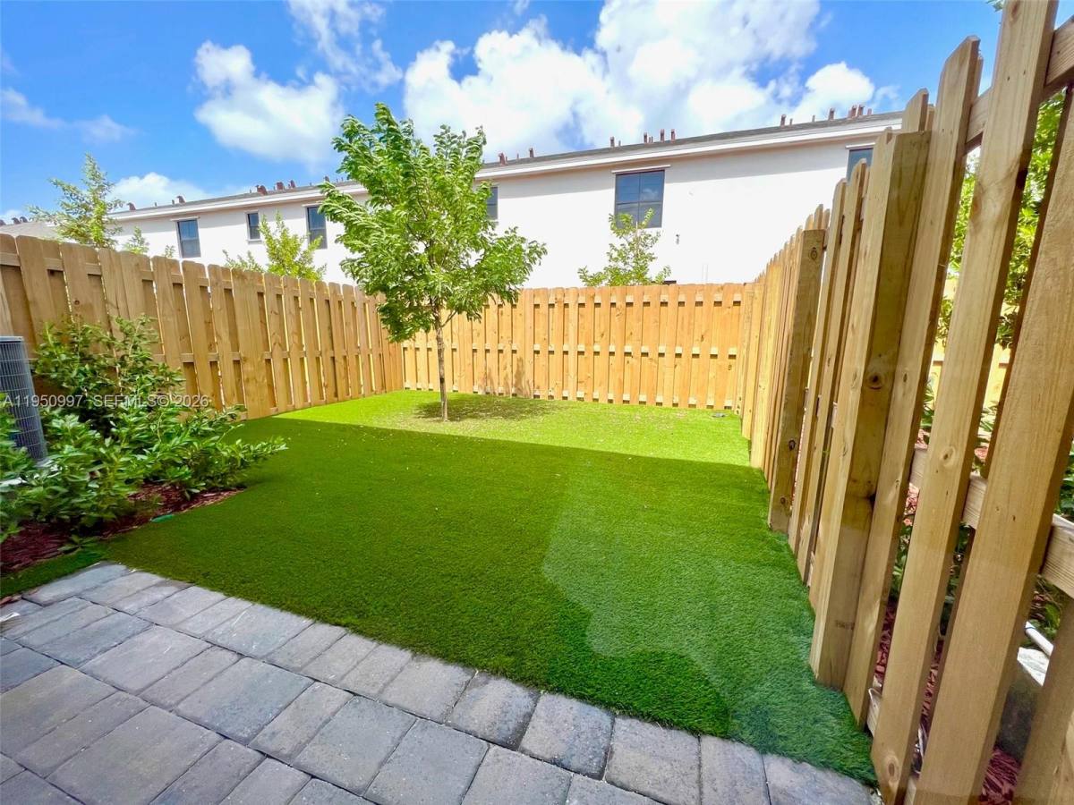 Townhouse for rent at 429 NE 12th St, Homestead, FL 33030