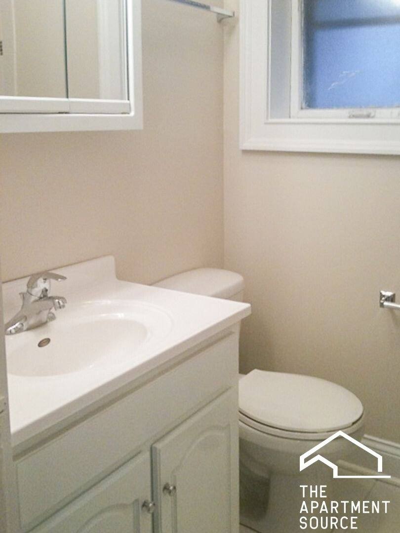 Apartment for rent at 432 W Surf St #108, Chicago, IL 60657