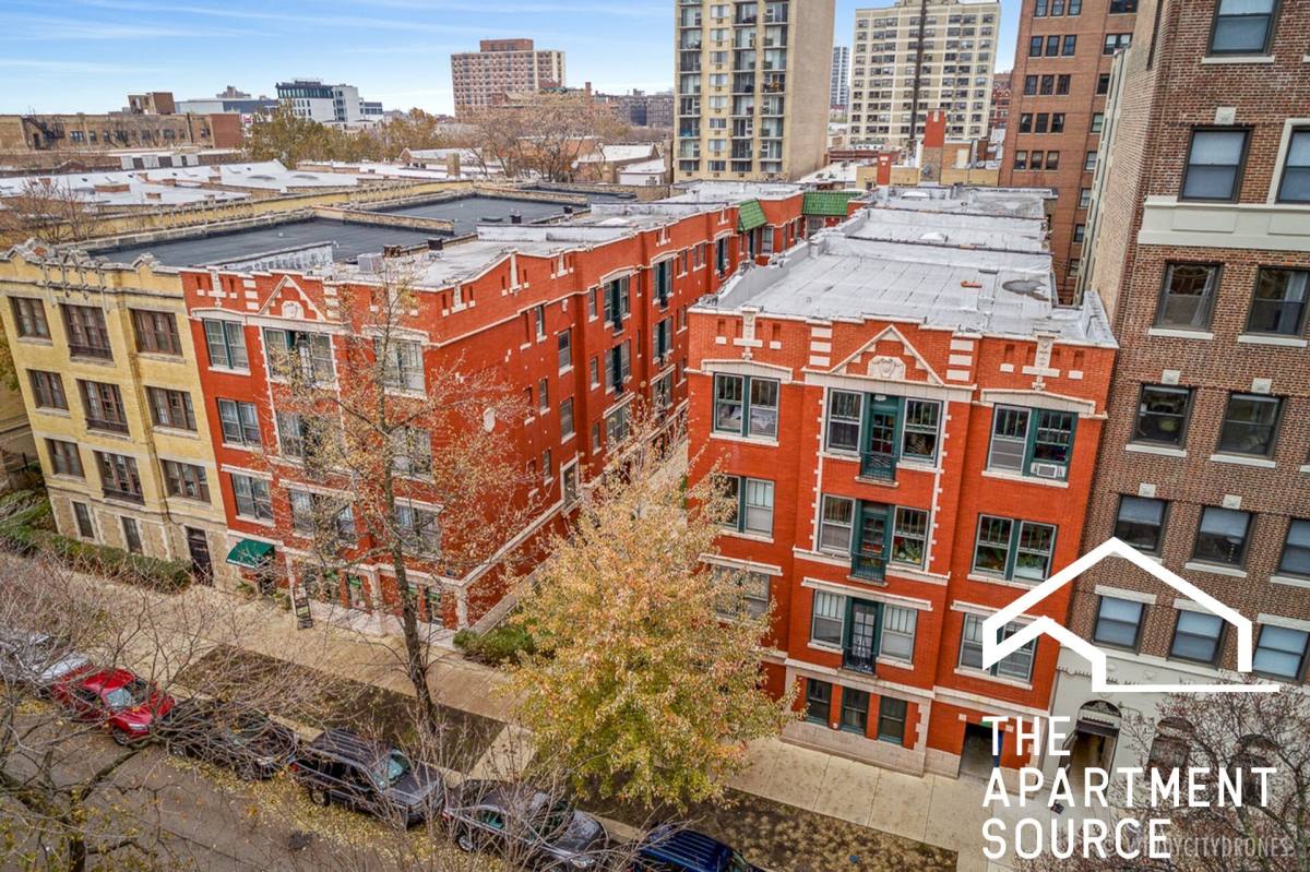 Apartment for rent at 432 W Surf St #108, Chicago, IL 60657