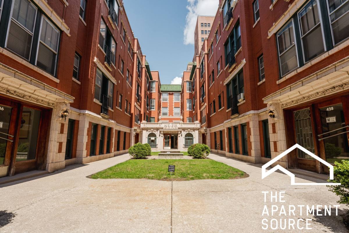 Apartment for rent at 432 W Surf St #108, Chicago, IL 60657