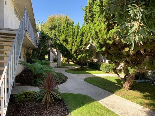 Apartment for rent at 1975 Pomona Ave #17, Costa Mesa, CA 92627