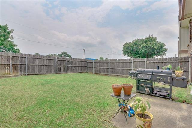 Townhouse for rent at 3803 Blanca Dr, Arlington, TX 76016