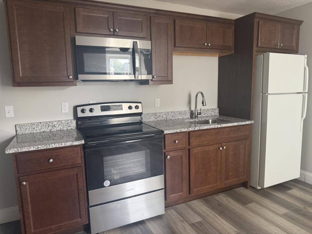 Apartment for rent at 158 Wellington St, Fall River, MA 02720