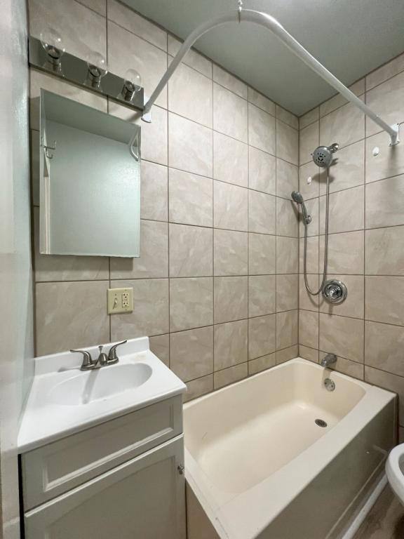 Apartment for rent at 108 Park Ave, Muscatine, IA 52761