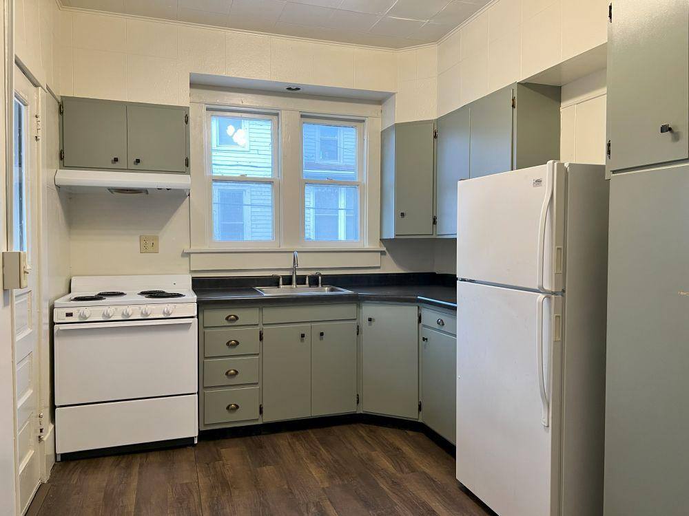 Apartment for rent at 108 Park Ave, Muscatine, IA 52761