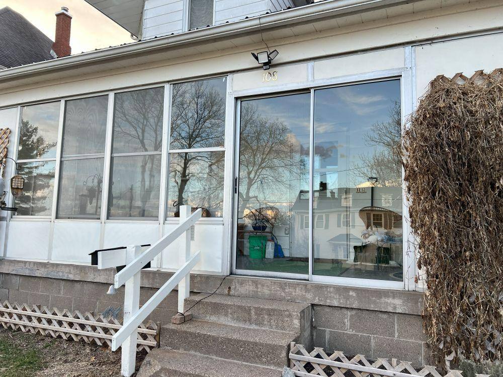 Apartment for rent at 108 Park Ave, Muscatine, IA 52761
