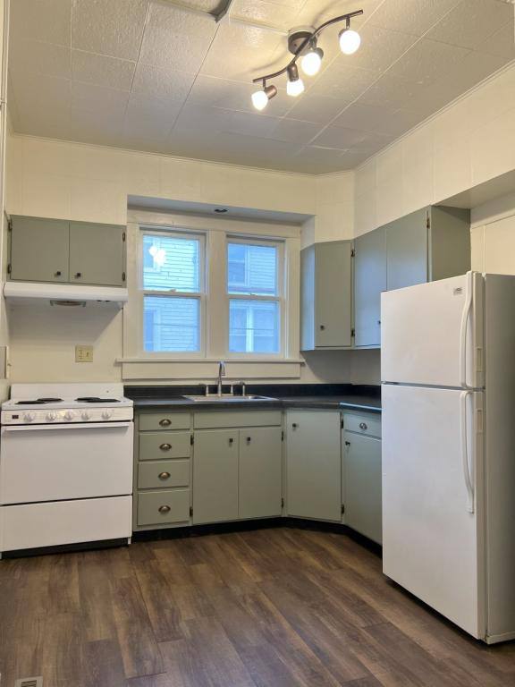 Apartment for rent at 108 Park Ave, Muscatine, IA 52761