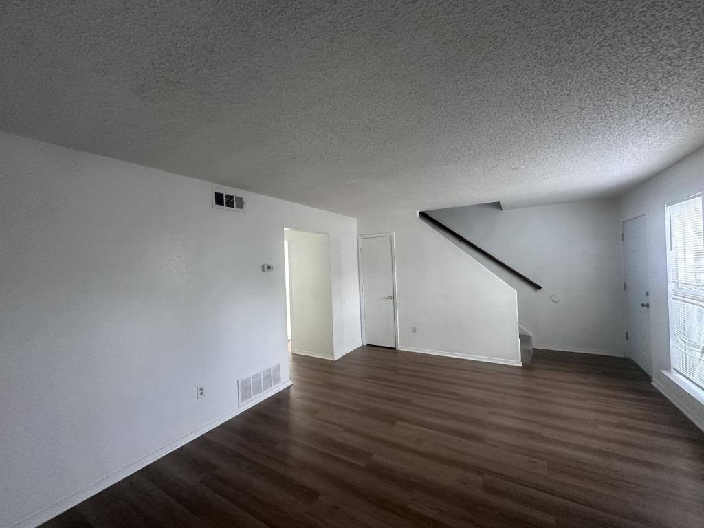 House for rent at 514 E Norwood Circle, Arlington, TX 76013