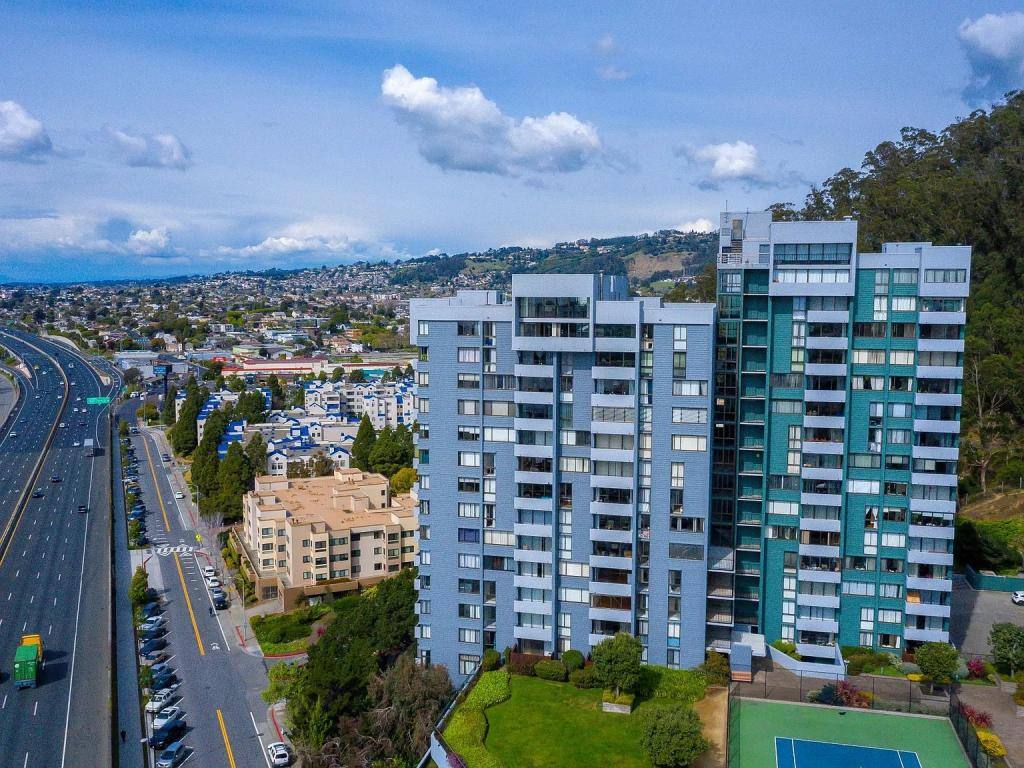 Condo for rent at 555 Pierce St #638, Albany, CA 94706