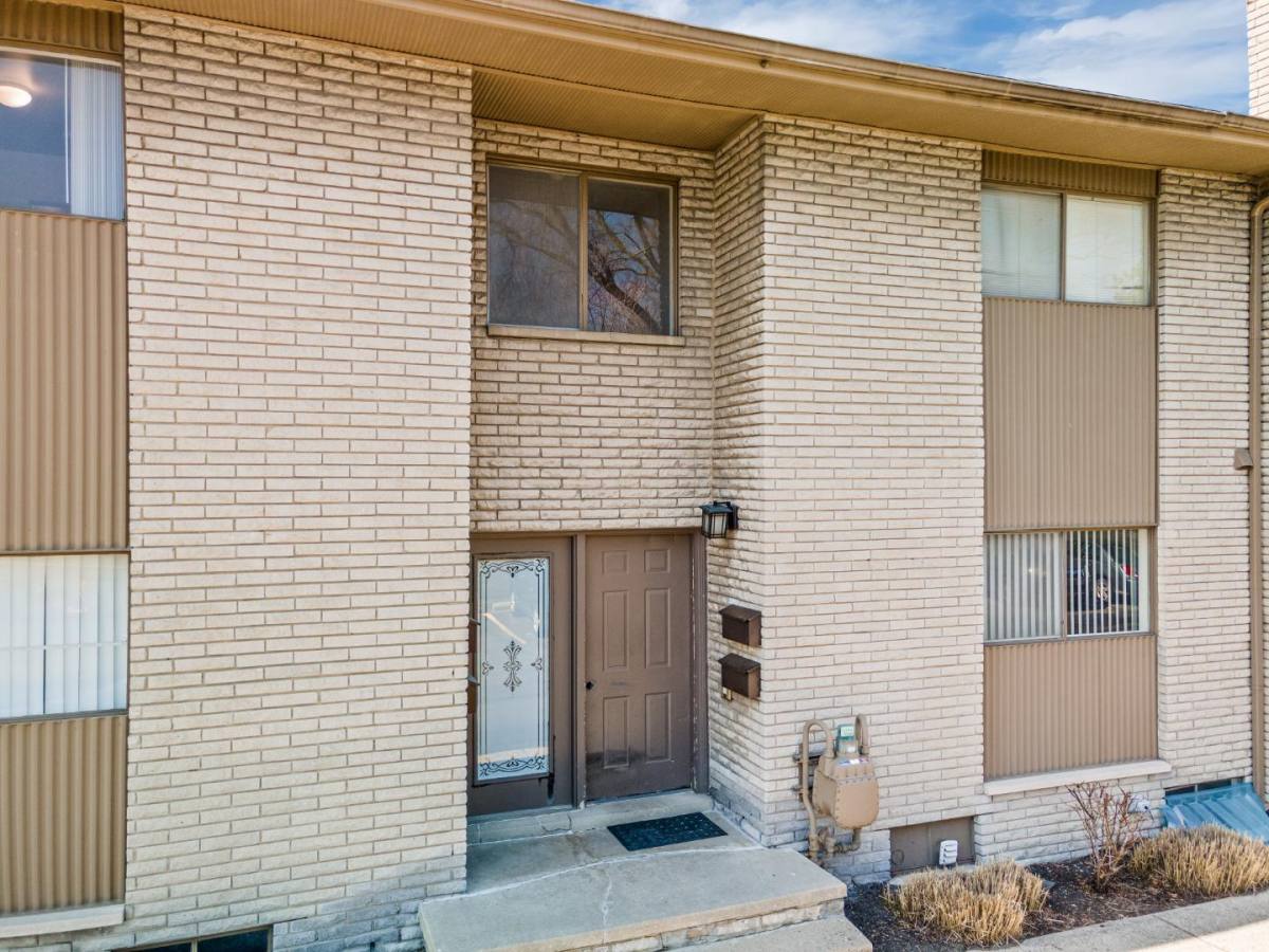 Apartment for rent at 30050 Dequindre, Warren, MI 48092