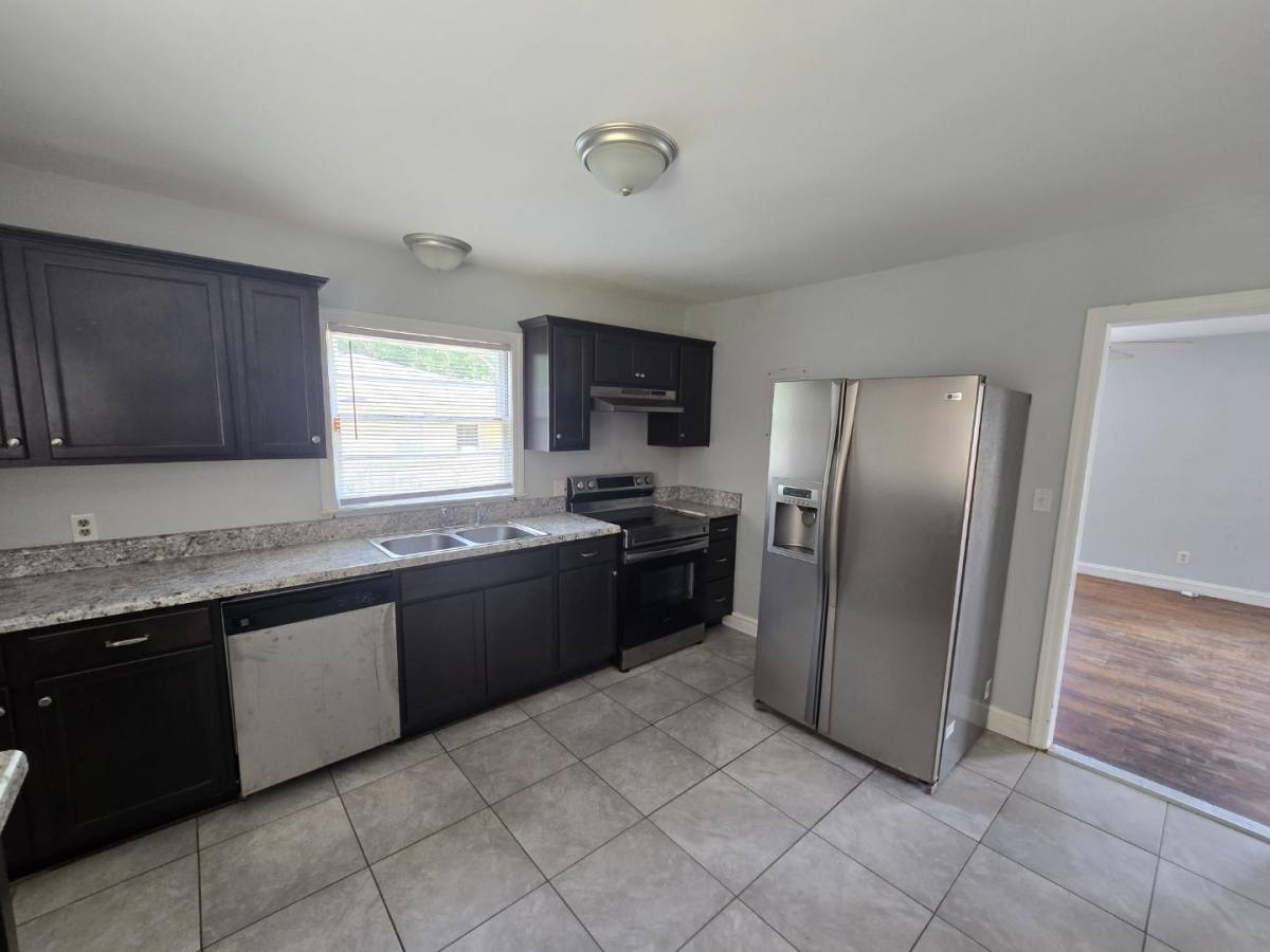 House for rent at 821 Sandalwood Dr, Fayetteville, NC 28304