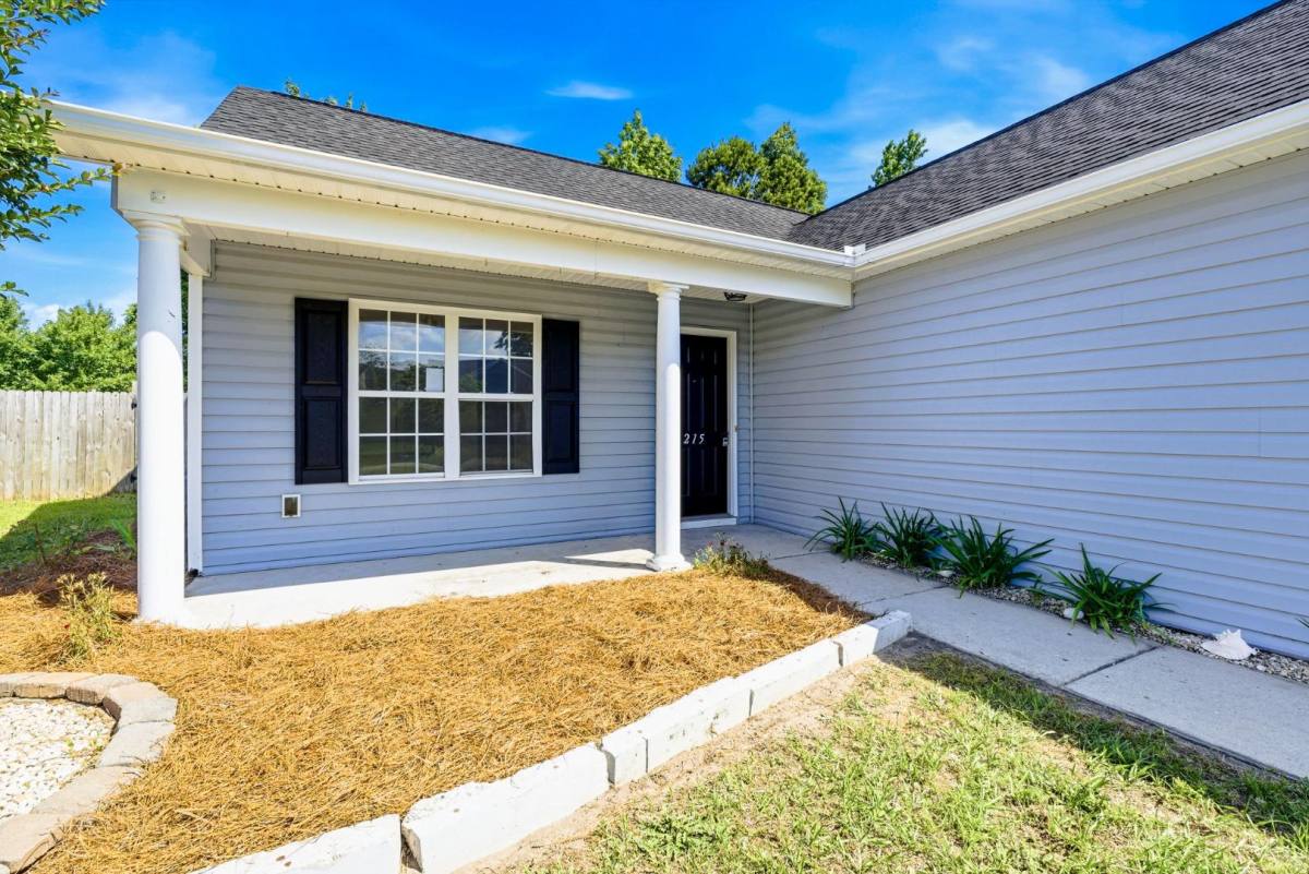 House for rent at 215 Gardenview Court NE, Leland, NC 28451