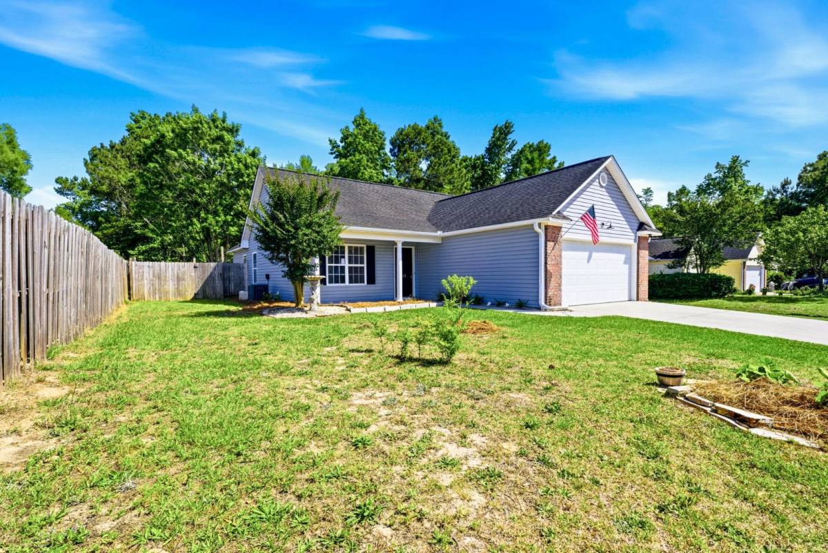 House for rent at 215 Gardenview Court NE, Leland, NC 28451