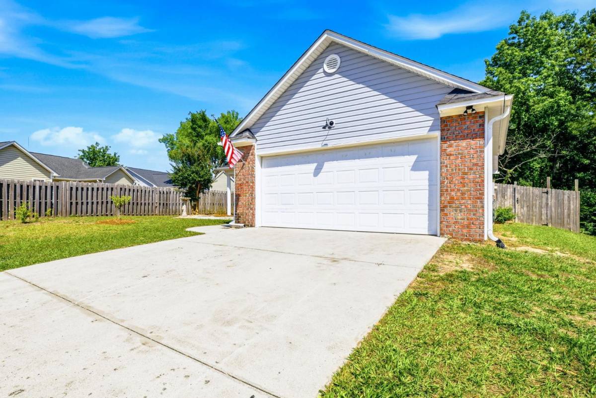 House for rent at 215 Gardenview Court NE, Leland, NC 28451
