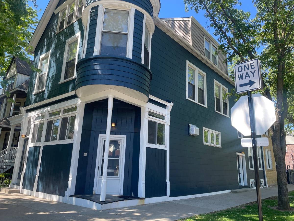 Apartment for rent at 1741 W Byron #2, Chicago, IL 60613
