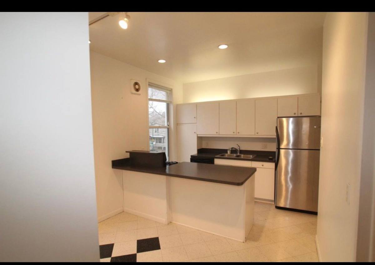Apartment for rent at 1741 W Byron #2, Chicago, IL 60613