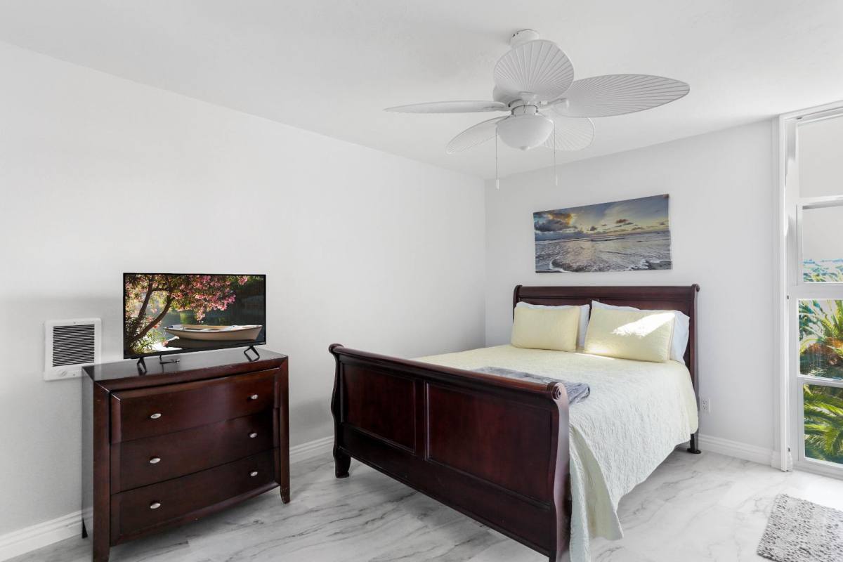 Condo for rent at 3050 Rue Dorleans #RUE, San Diego, CA 92110