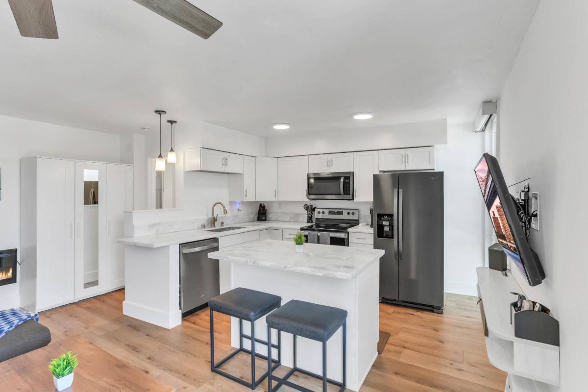 Condo for rent at 3050 Rue Dorleans #RUE, San Diego, CA 92110