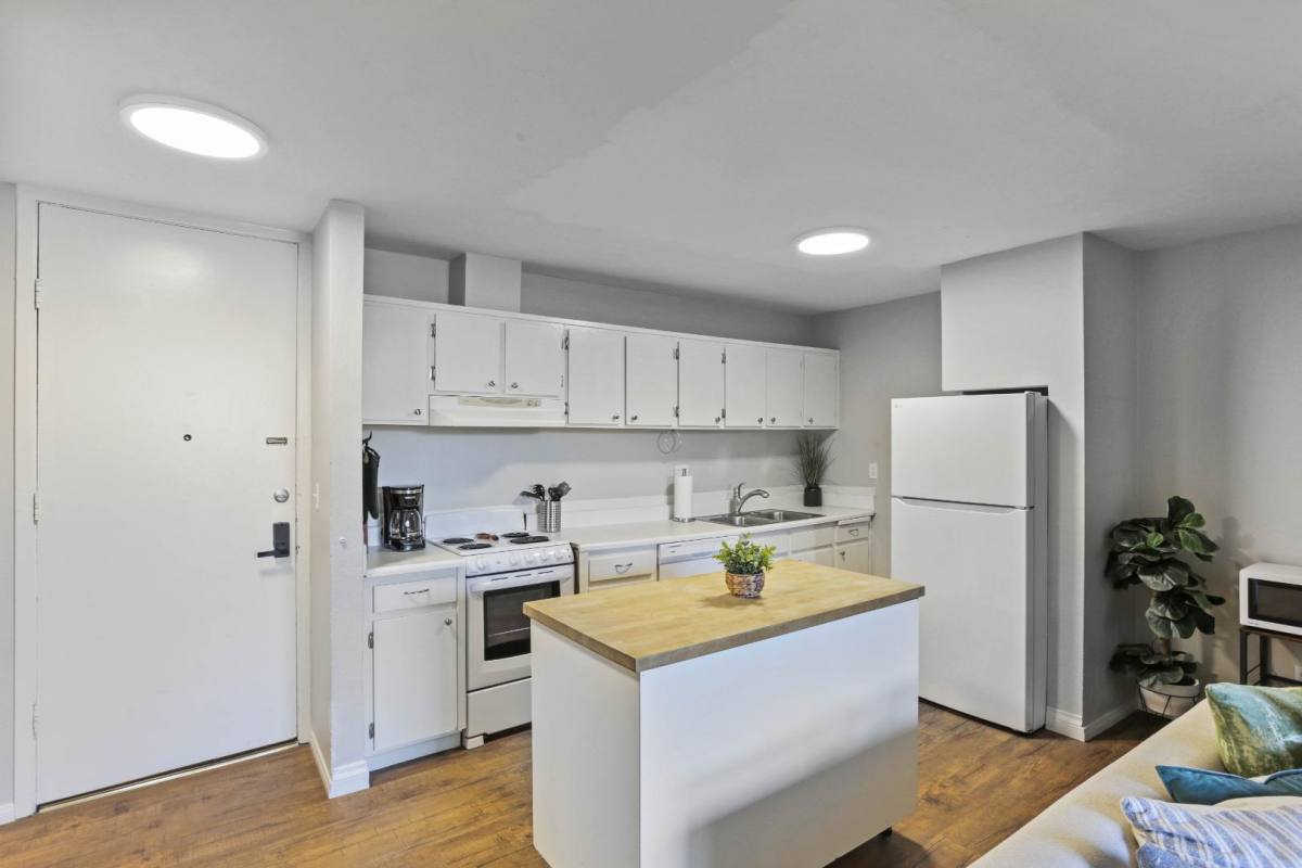 Apartment for rent at 3050 Rue Dorleans #RUE, San Diego, CA 92110