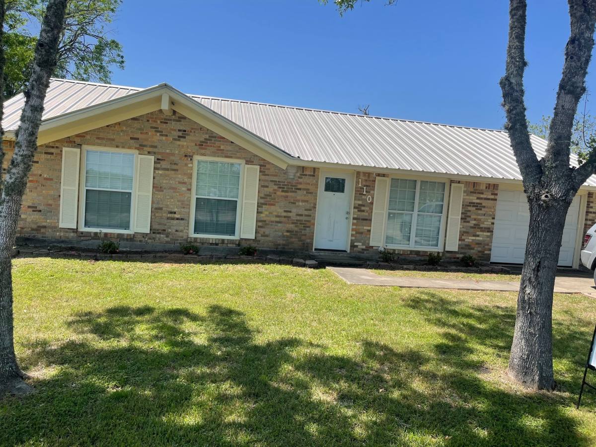 House for rent at 110 Lakeside Dr, Yoakum, TX 77995