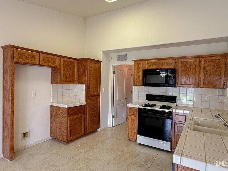House for rent at 10217 Polo Saddle Dr, Bakersfield, CA 93312