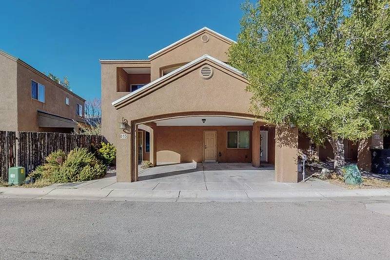 Townhouse for rent at 615 Benicia Lane SW, Albuquerque, NM 87102