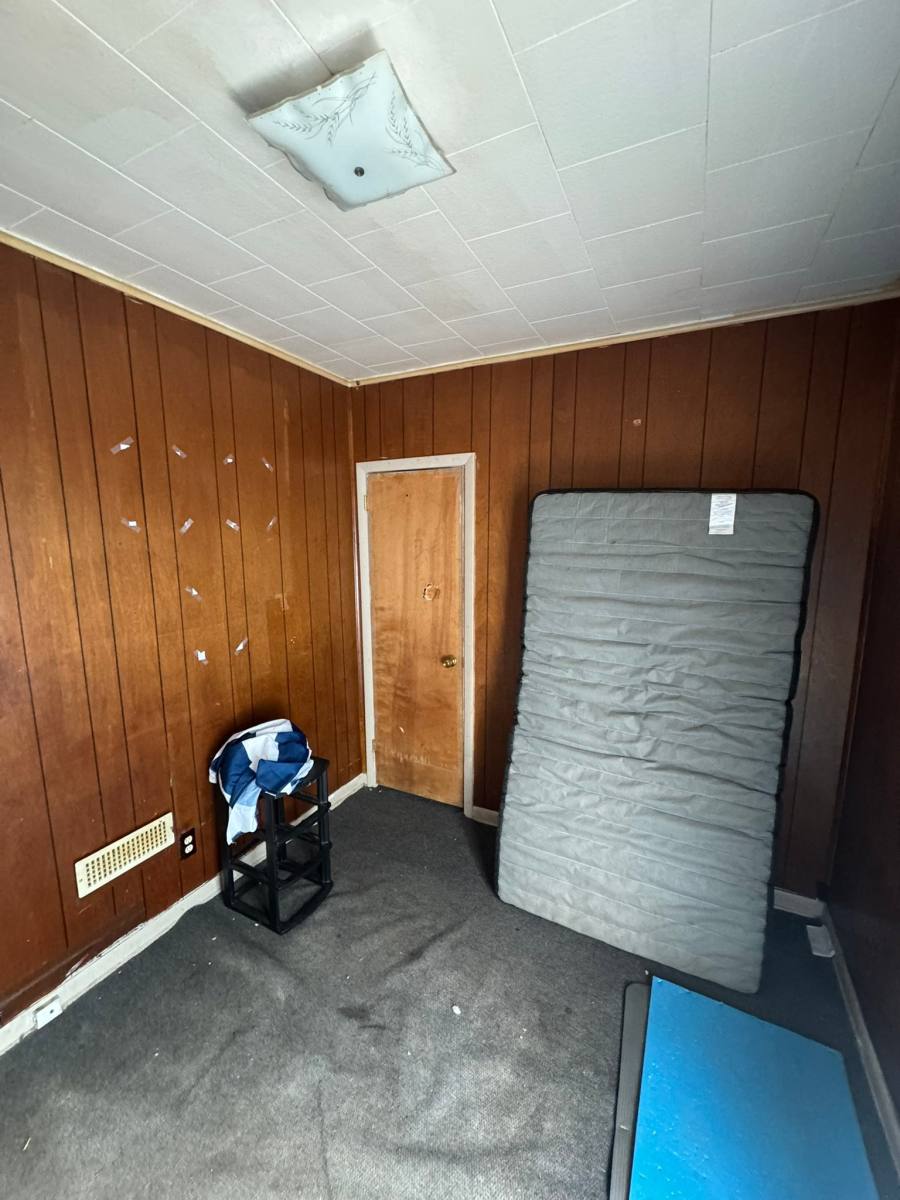 House for rent at 1639 S Warren Ave, Saginaw, MI 48601