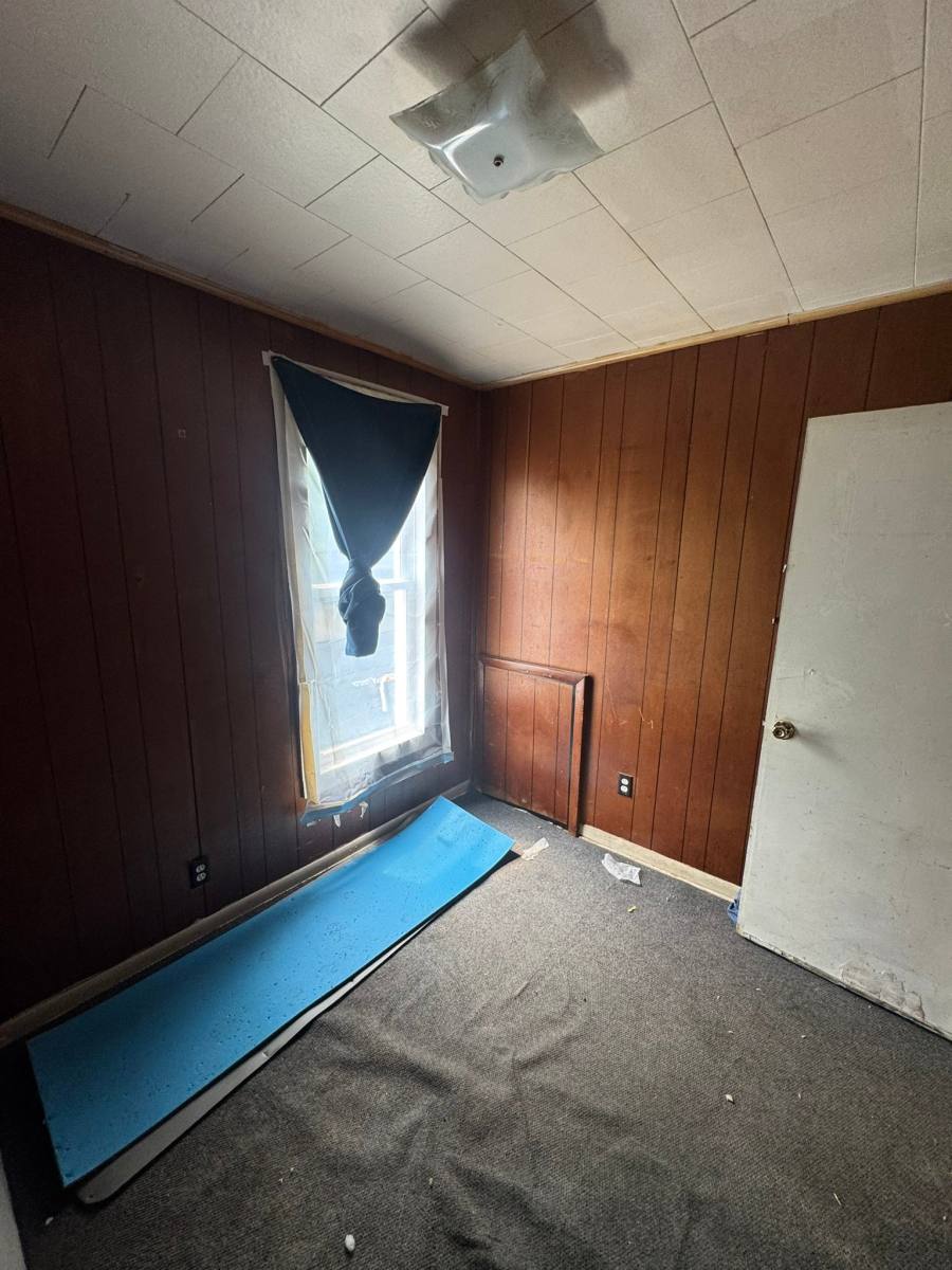 House for rent at 1639 S Warren Ave, Saginaw, MI 48601