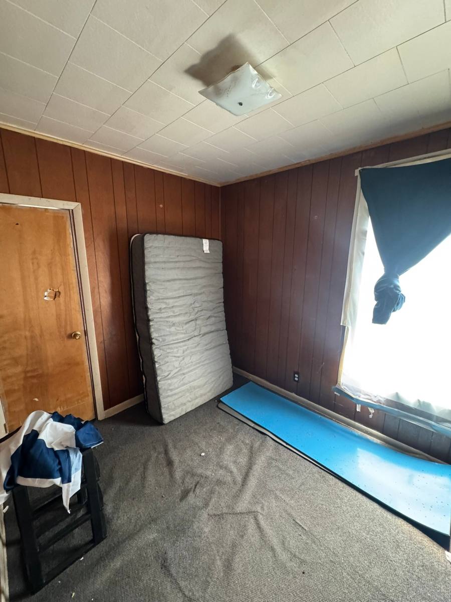House for rent at 1639 S Warren Ave, Saginaw, MI 48601