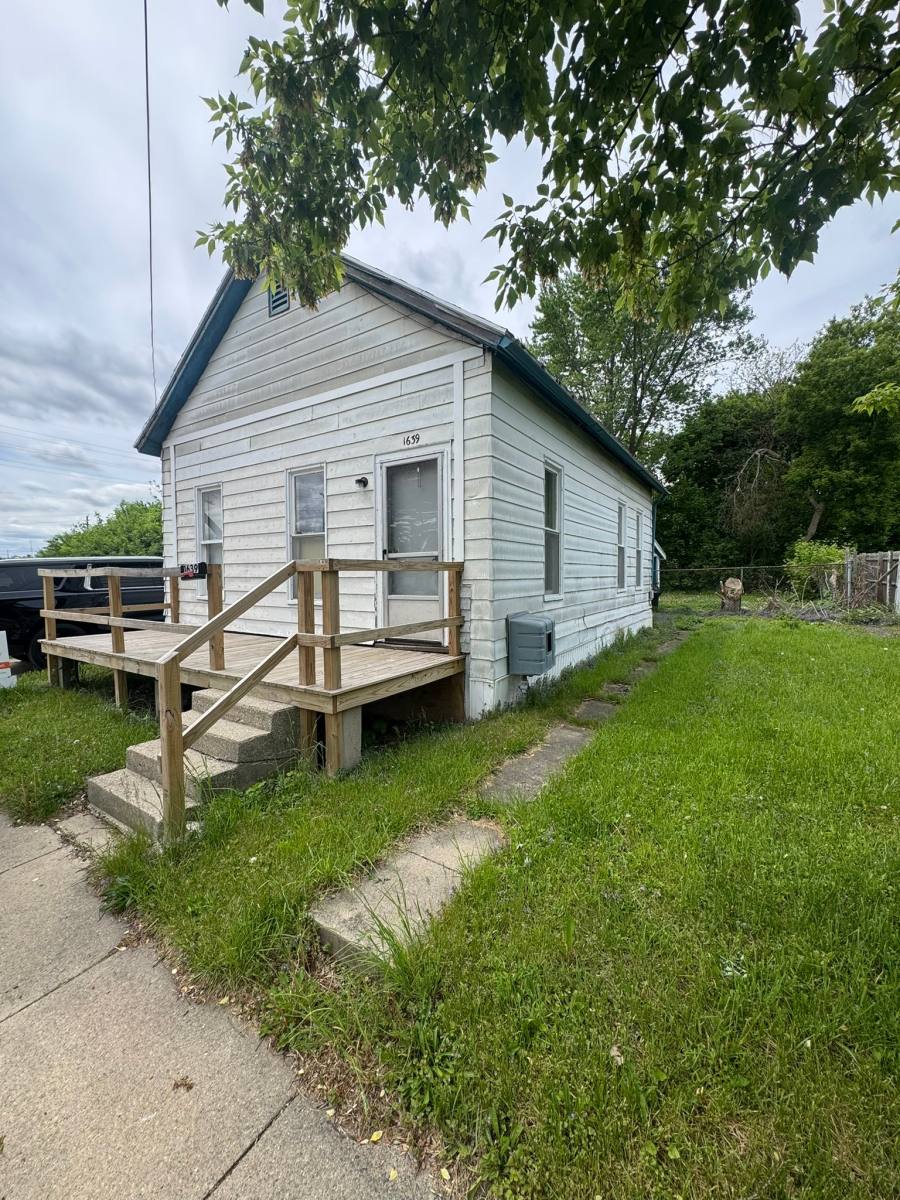 House for rent at 1639 S Warren Ave, Saginaw, MI 48601