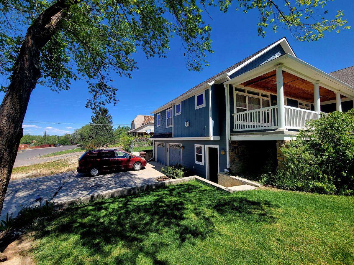 Townhouse for rent at 801 S 8th St, Montrose, CO 81401
