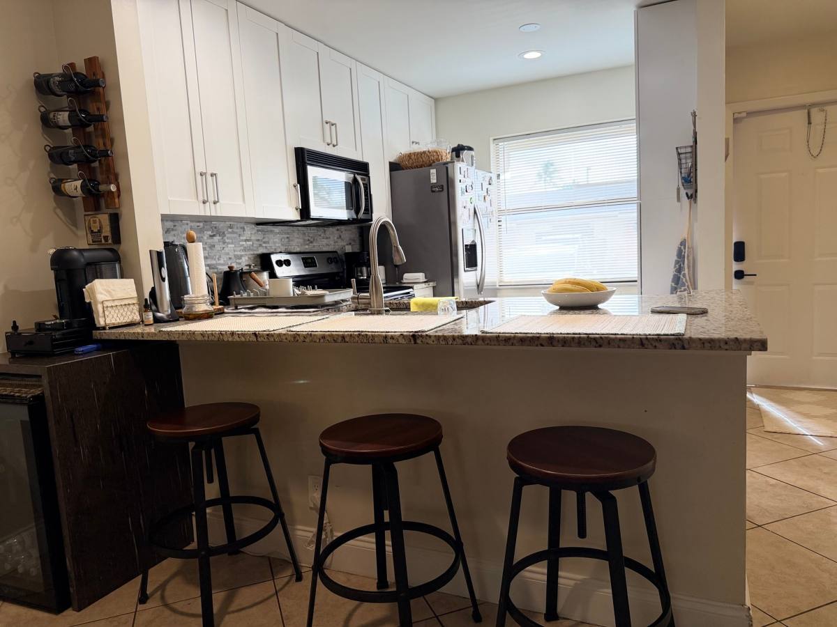 Condo for rent at 3370 Beau Rivage Dr #Q4, Coral Springs, FL 33065