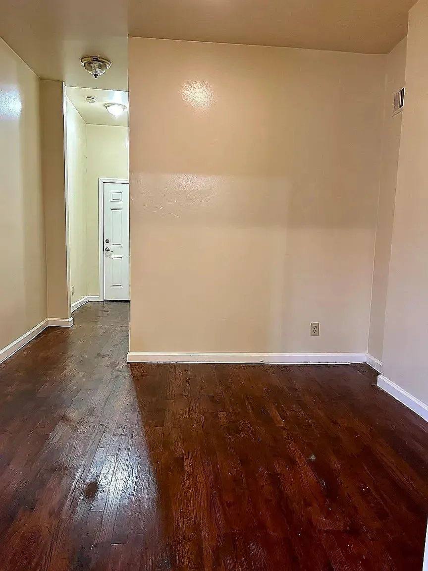 Apartment for rent at 318 16th Ave #2L, Newark, NJ 07103